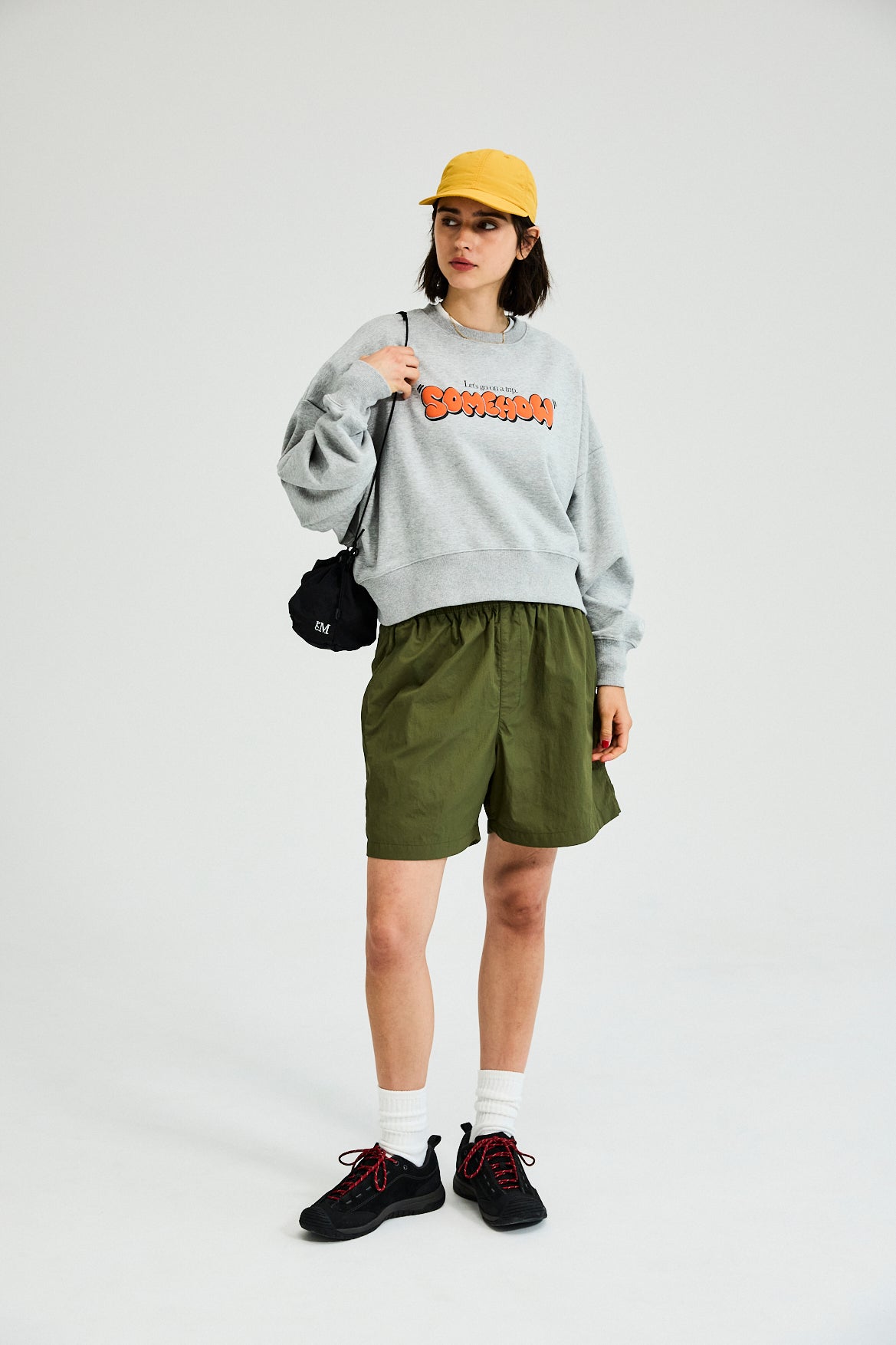 CROPPED WIDE SWEAT "Somehow"