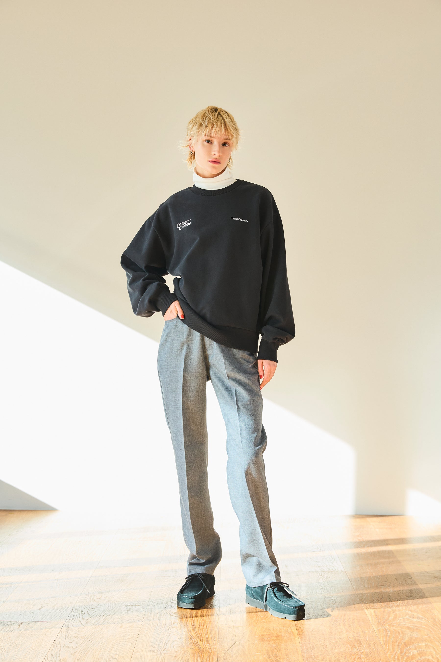 EMBROIDERY LOGO CREW SWEAT